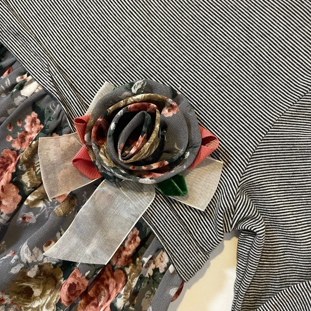 Iris & Ivy Gray Stripe and Floral, Long sleeve Girls Dress. Size 6X. Preloved. - Picture 8 of 10